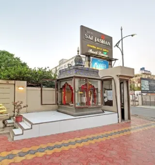 hotel near temple in shirdi